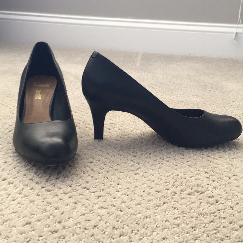 Clark’s Leather pumps
